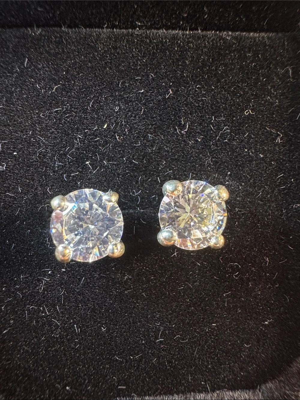 3184-Swarovski Crystal Element post‎ earrings,velvet box included